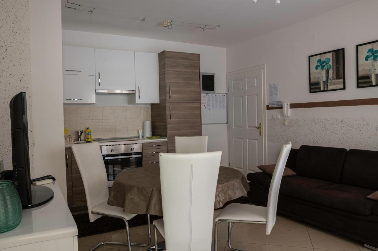 Apartment Novalja Bagian luar foto